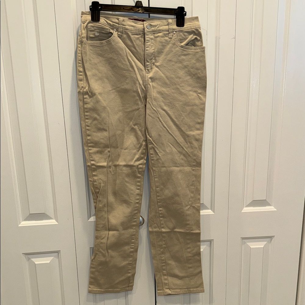 Gloria Vanderbilt Beige Pants with Purple‎ Signature Label